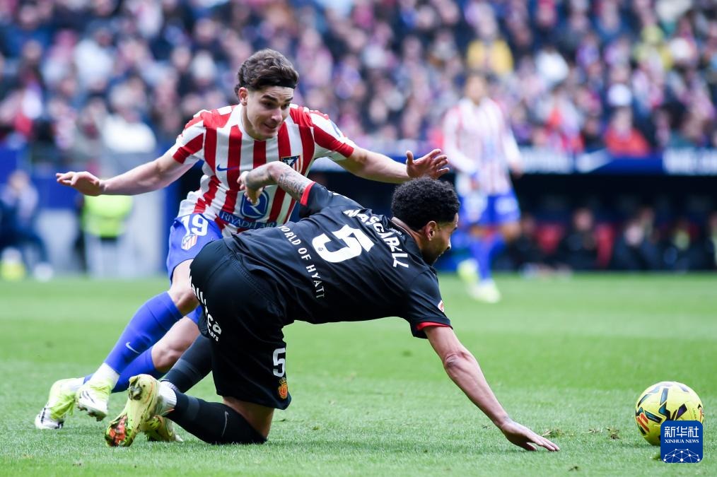 德科：冬窗很难引进适合巴萨的球员，球队现在状态良好